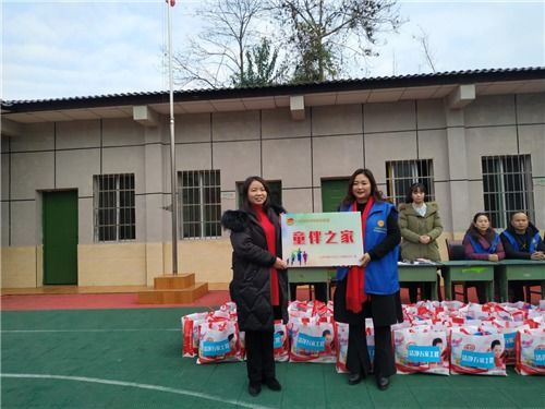 童伴之家 爱暖四川达川区碗厂双桥小学 丹阳市横塘中心小学