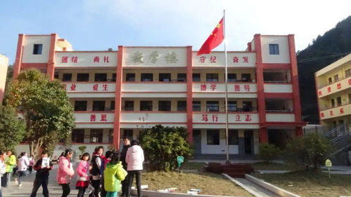 会泽爱心人士为老厂乡300多名小学生送去特殊圣诞礼物