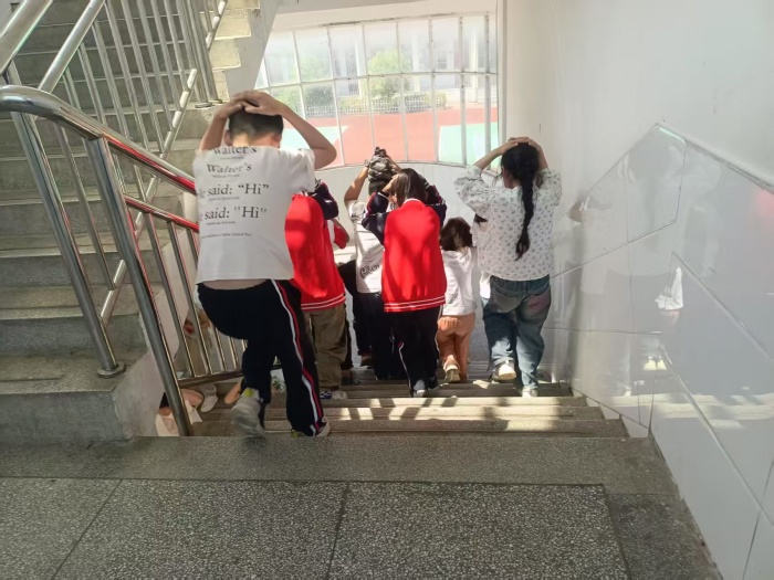 丹阳市横塘中心小学成功开展全国防灾减灾日主题教育活动