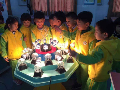 横塘小学探科技，生幼互动乐无穷